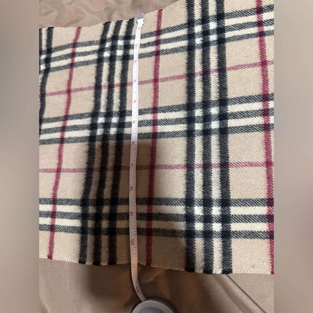 Burberry cashmere scarf - Picture 4 of 5